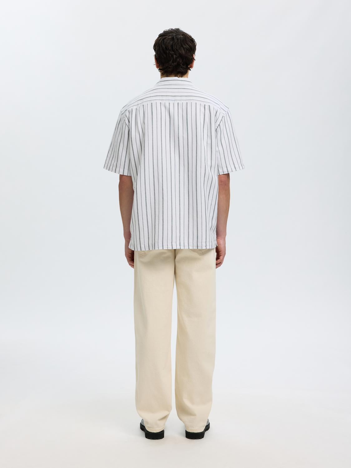 model_shot-back